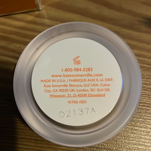 New Kate Somerville ExfoliKate Glow 1.7oz FREE GIFT Ships Same Day - Picture 5 of 6